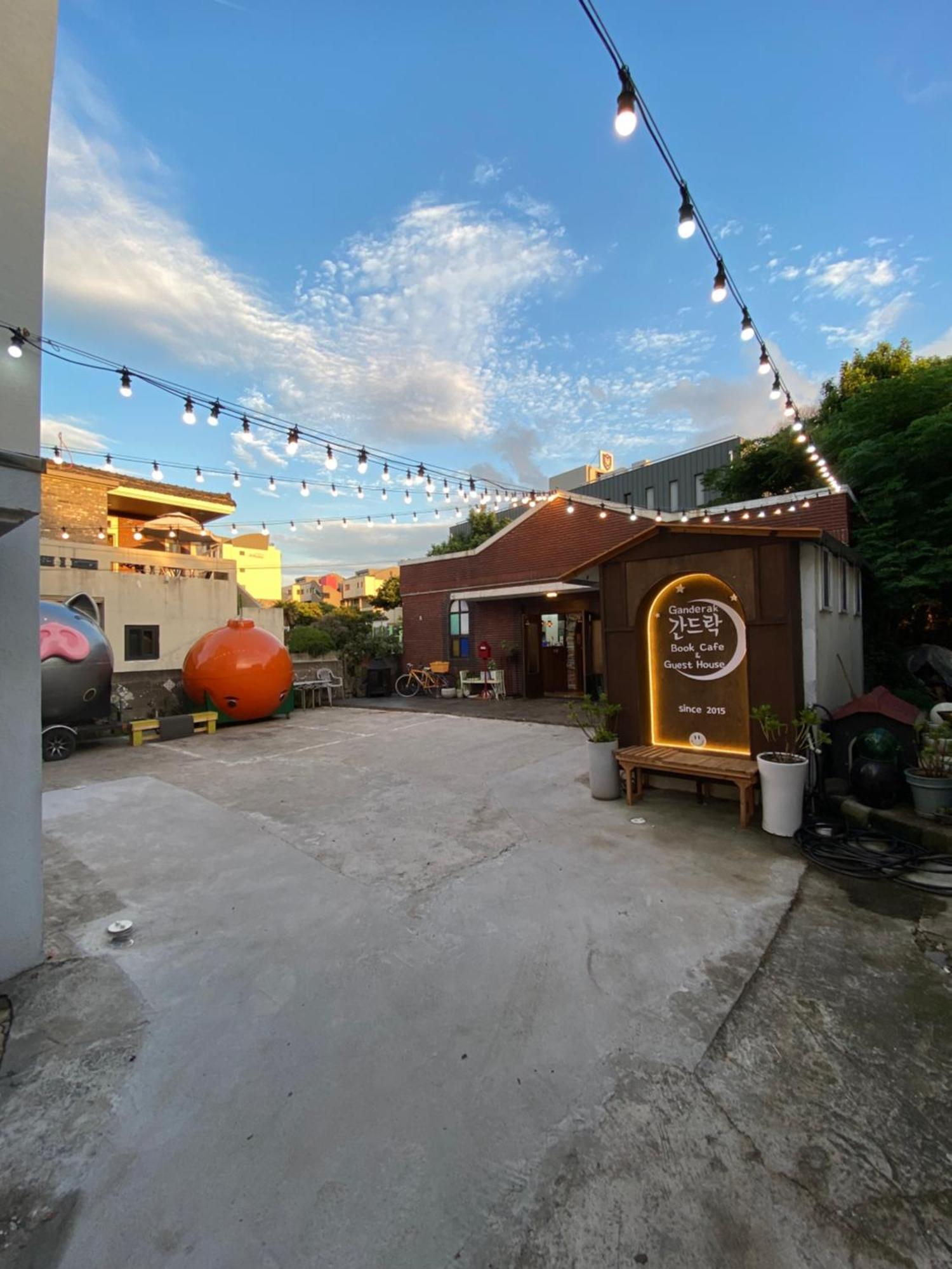 Ganderak Guesthouse Jeju Exterior photo